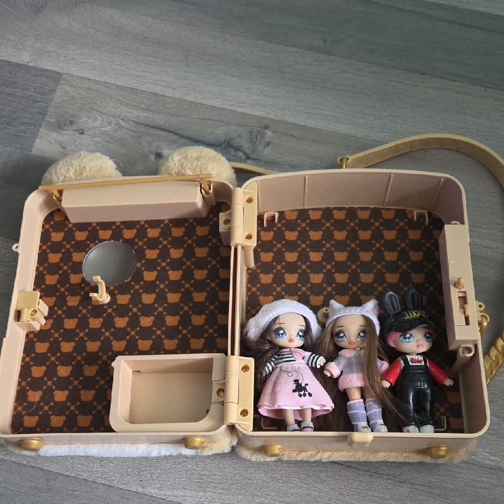 LAST CHANCE MGA NA NA NA SURPRISE Adorable Doll Case with Three Dolls
